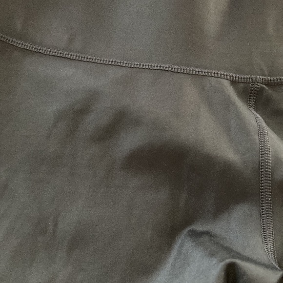 Shiny black workout leggings - Picture 2 of 3